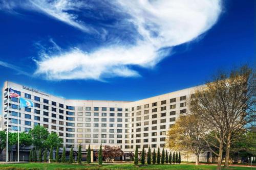 South Tulsa Hotel | DoubleTree by Hilton Tulsa - Warren Place