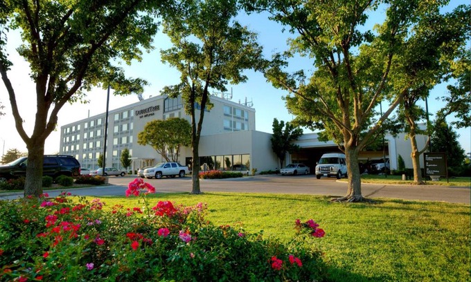 Wichita Hotel | DoubleTree by Hilton Wichita Airport
