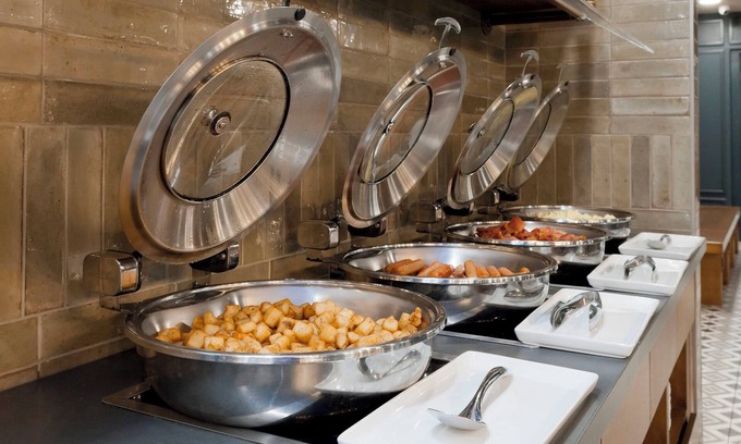 Windsor Hotel | DoubleTree by Hilton Windsor Hotel & Suites