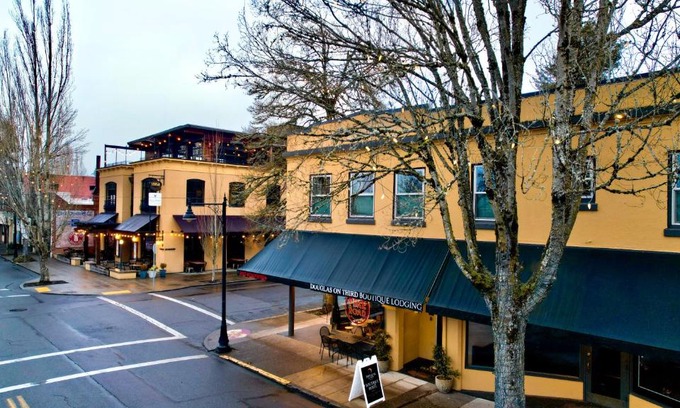 McMinnville Hotel | Douglas On Third