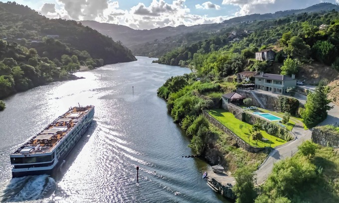 Sardoeira Villa | Douro Villa w/private access to the Douro River
