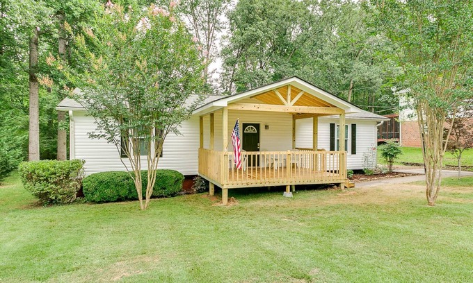 Travelers Rest House | Down town Travelers rest walking to swamp rabbit bike trail