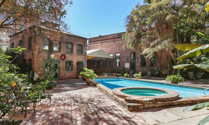 Arts/Warehouse District Apartment | Downtown 1 bed + loft w Pool, gym, gated parking +
