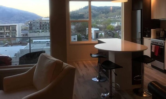 Kelowna Central Business District Apartment | Downtown 1 bedroom condo in Kelowna