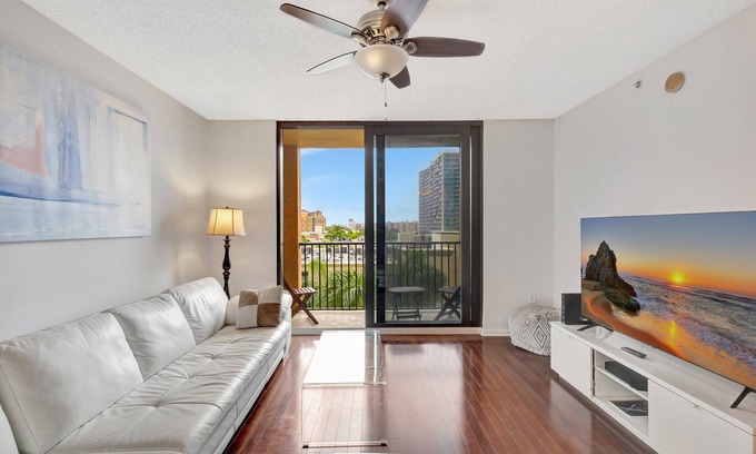 Downtown West Palm Beach Apartment | Downtown 1BR Condo w/Pool, Gym, Parking & Private Balcony