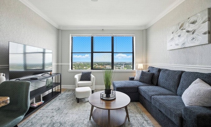 Downtown Jacksonville Apartment | Downtown 1BR Cozy Condo 16th Floor Skyline view