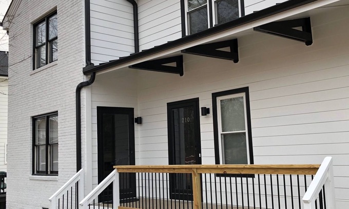 Downtown House | Downtown 2BR House | WALK EVERYWHERE
