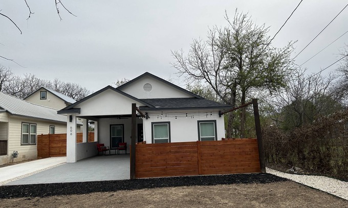 Southtown House | Downtown 3bd 2bth, walk to Riverwalk, Southtown!