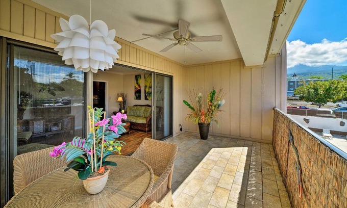 Historic Kailua Village Apartment | Downtown Air Conditioned Condo Walk to Beaches