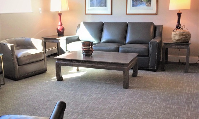 Downtown Anchorage Apartment | Downtown Anchorage Deluxe Furnished 2 Bedroom Apartment