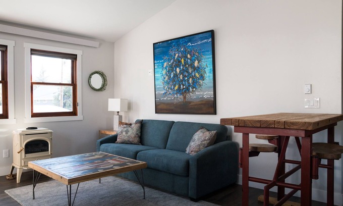 Old Town Apartment | Downtown and super nice large 1 bedroom. Private. 3 blocks to Main Street