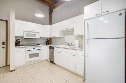 Grand Haven Apartment | Downtown and Waterfront 2BDR Condo in Grand Haven 110