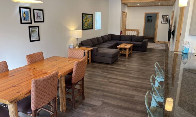 Three Lakes Apartment | Downtown Apartment Three Lakes