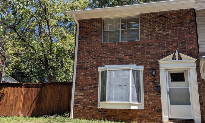 Athens House | Downtown Athens Townhouse with free parking
