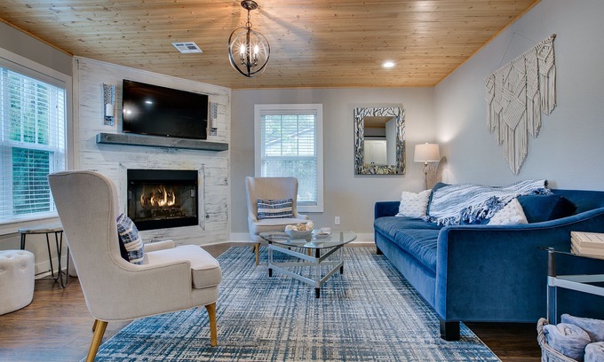 Downtown House | Downtown Bentonville home w/close access to trails & minutes to Crystal Bridges