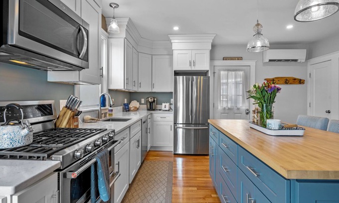 Beverly Condo | Downtown Beverly with Water Views 2BR 1BA Steps 2 beach Walkable to train