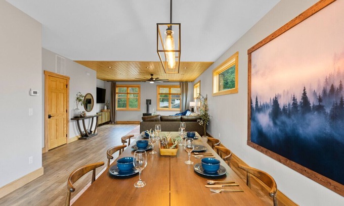 Black Mountain House | Downtown Black MTN loft w HotTub
