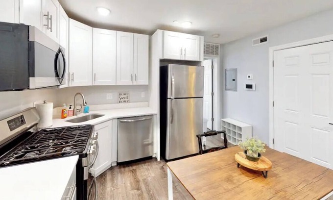 East Boston Condo | Downtown Boston Condo Near City Center w/Wi-Fi and TV Streaming!