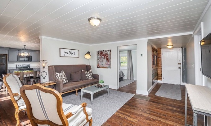 Ellijay House | Downtown Bungalow Right in the Heart of Ellijay/Minimum Age Requirement of 25 y