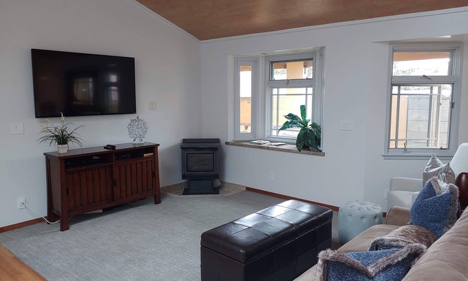 Northwest Carmel Condo | Downtown Carmel - Walk To Everything! - 2BR/1BA Exec Suite "B"