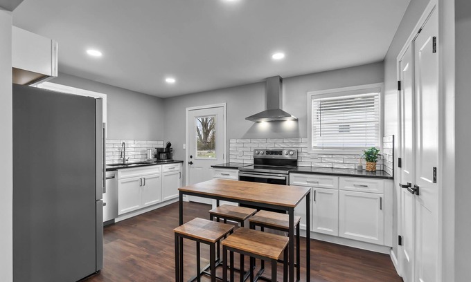 Cape Girardeau Apartment | Downtown Charm: 2 BR Retreat, #5