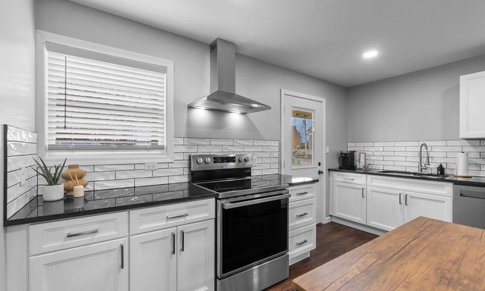Cape Girardeau Apartment | Downtown Charm: 2 BR Retreat, #6