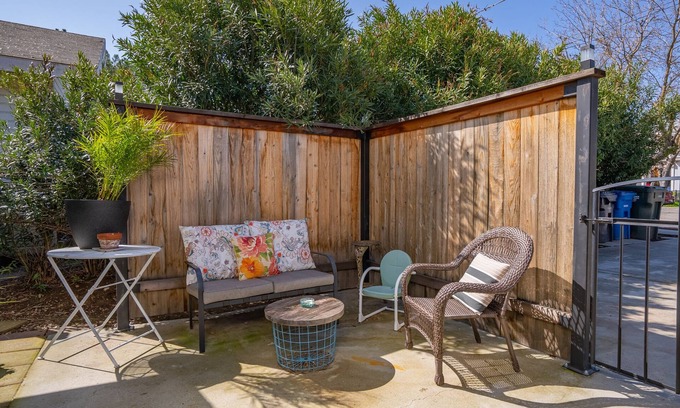 Paso Robles Cottage | Downtown Charmer-Charming 2 Bed/1 Bath Cottage in Downtown Paso Robles!
