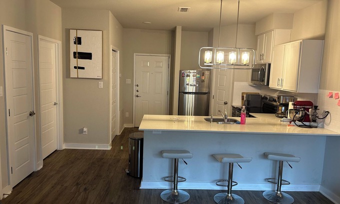 San Antonio Apartment | Downtown Charming 2-bedroom apartment with WiFi, AC in delightful San Antonio.