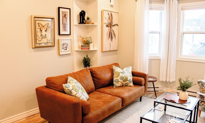 Waterford Valley Apartment | Downtown Charming Retreat