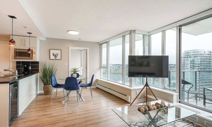 Crosstown Condo | Downtown Condo with Gorgeous Water Views with Parking