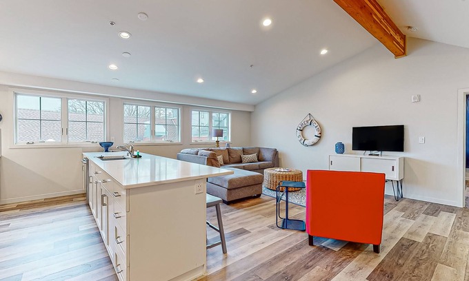 Coupeville Apartment | Downtown condo with peek-a-boo water views, W/D, and full kitchen