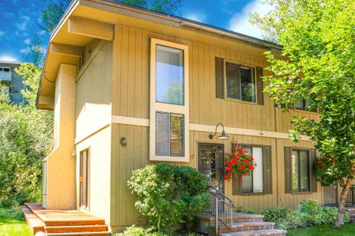 Ketchum Apartment | Downtown Creekside Getaway