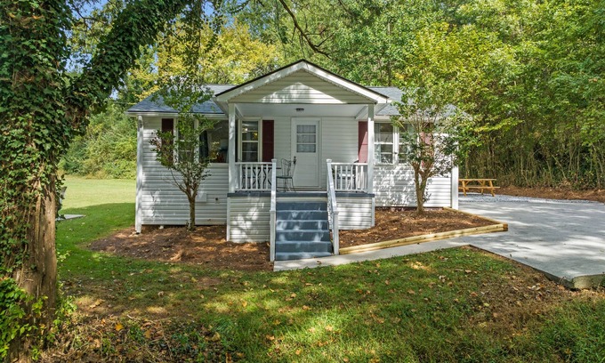 Dahlonega House | Downtown Dahlonega Destination-Dog-Friendly/2-Bed/1-Bath!