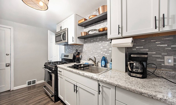 Grand Rapids Apartment | Downtown Delight - Corporate Housing for Traveling Professionals - EXTENDED STAYS