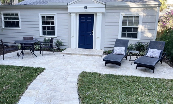 Marina District House | Downtown Delray Cottage-Walk to everything!