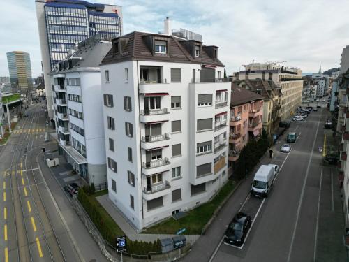 Oerlikon House | Downtown Dream 3,5BR with Balcony and Style BA32