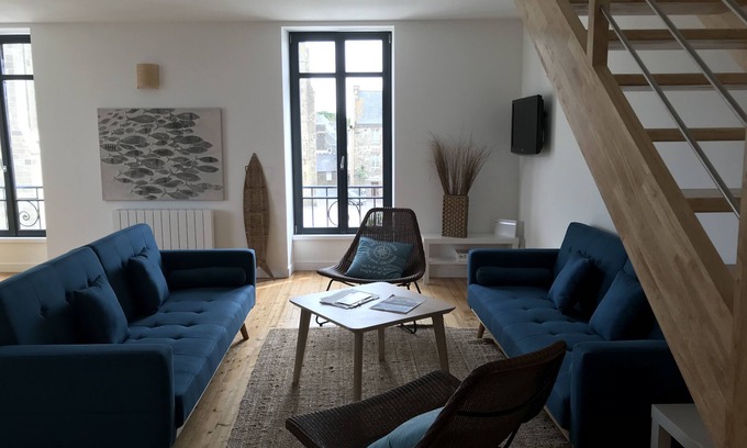 Saint-Pol-de-Leon House | Downtown duplex 120m2, facing Saint Pol de Leon cathedral.