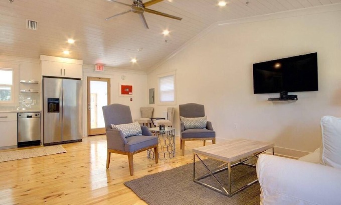 Fairhope House | Downtown Fairhope Cottage-walking distance to everything!