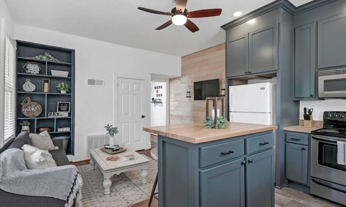 Columbia Apartment | Downtown Farm Charm | Modern 1BR | Mins to USC