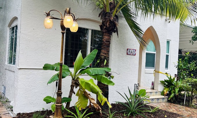 West Palm Beach House | Downtown Flamingo Park Designer Home