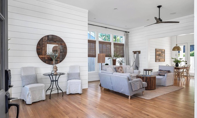 Historic Downtown Franklin House | Downtown Franklin Farmhouse. Steps to Dining, Shops & Cafes