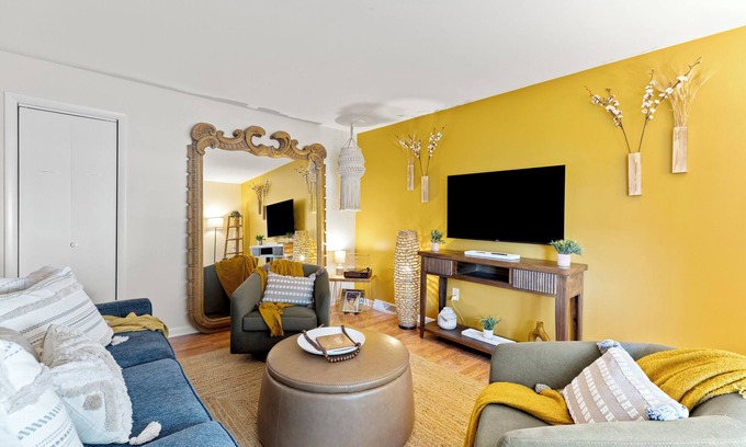 Frederick Apartment | Downtown Frederick retreat with parking. Dog- and baby-friendly!