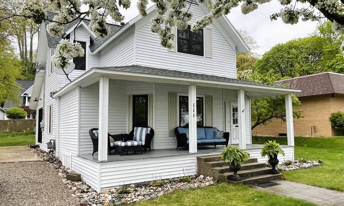 Harbor Springs House | Downtown Harbor Springs! Close to everything!