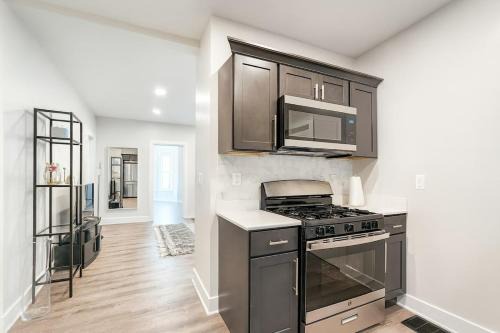 New Haven Apartment | Downtown Haven Walk to Yale Renovated Parking