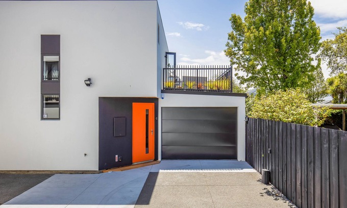 Linwood Cottage | DOWNTOWN HIDEAWAY, family friendly, with a garden in Christchurch