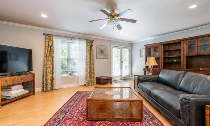 Lexington House | Downtown Hideaway