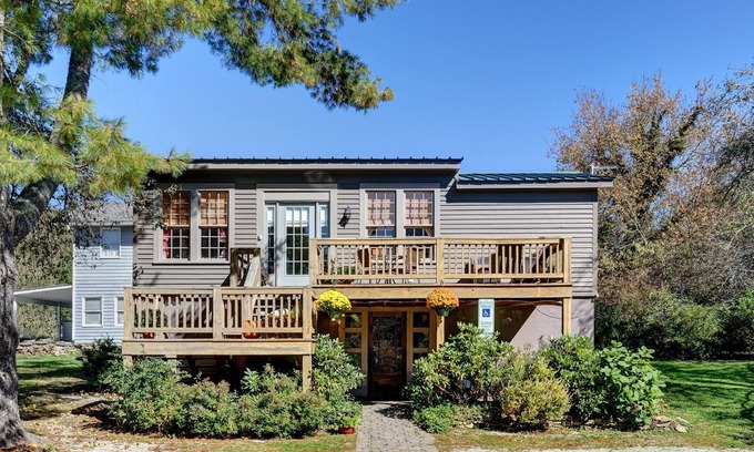 Highlands Apartment | Downtown Highlands - Walk Everywhere