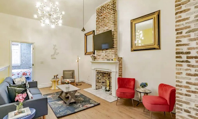 Central Business District Apartment | Downtown Historic District Apartment Walking Distance to Everything Quiet Street