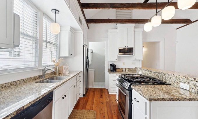 Cannonborough Elliotborough House | Downtown Home Centrally Located