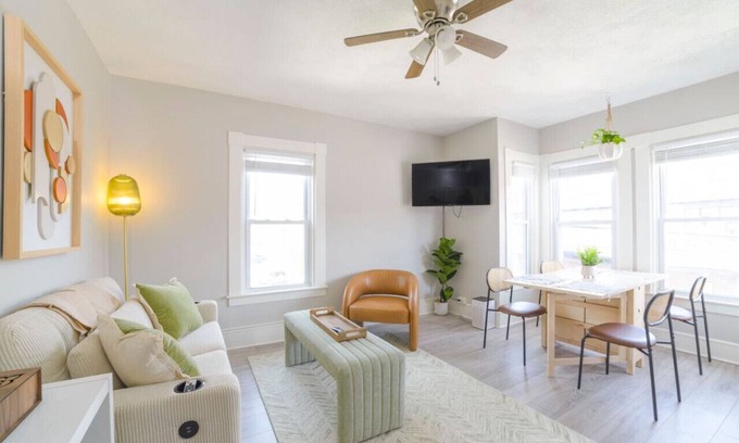 Portsmouth House | Downtown House Sleeps 10 with 3 King Beds and More